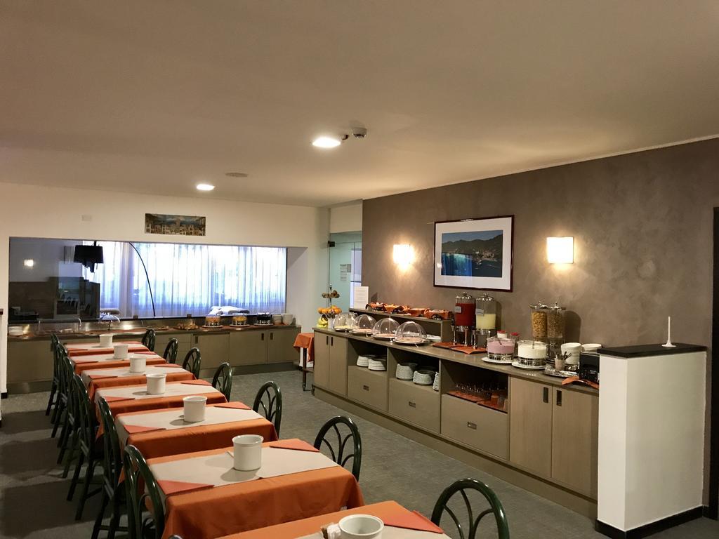 Hotel Palme Μοντερόσο αλ Μάρε Εξωτερικό φωτογραφία