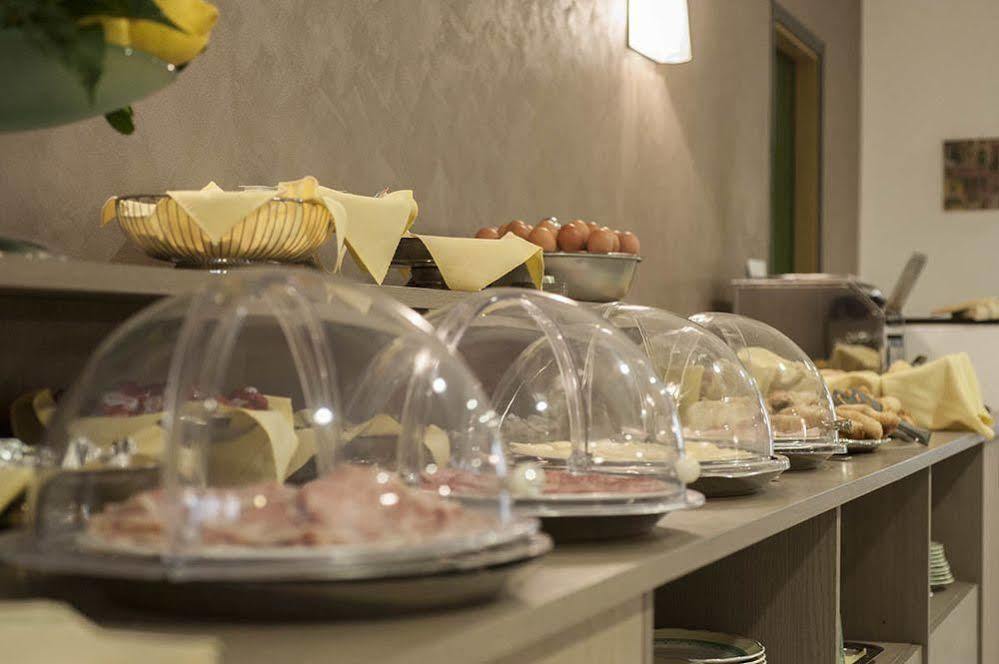Hotel Palme Μοντερόσο αλ Μάρε Εξωτερικό φωτογραφία