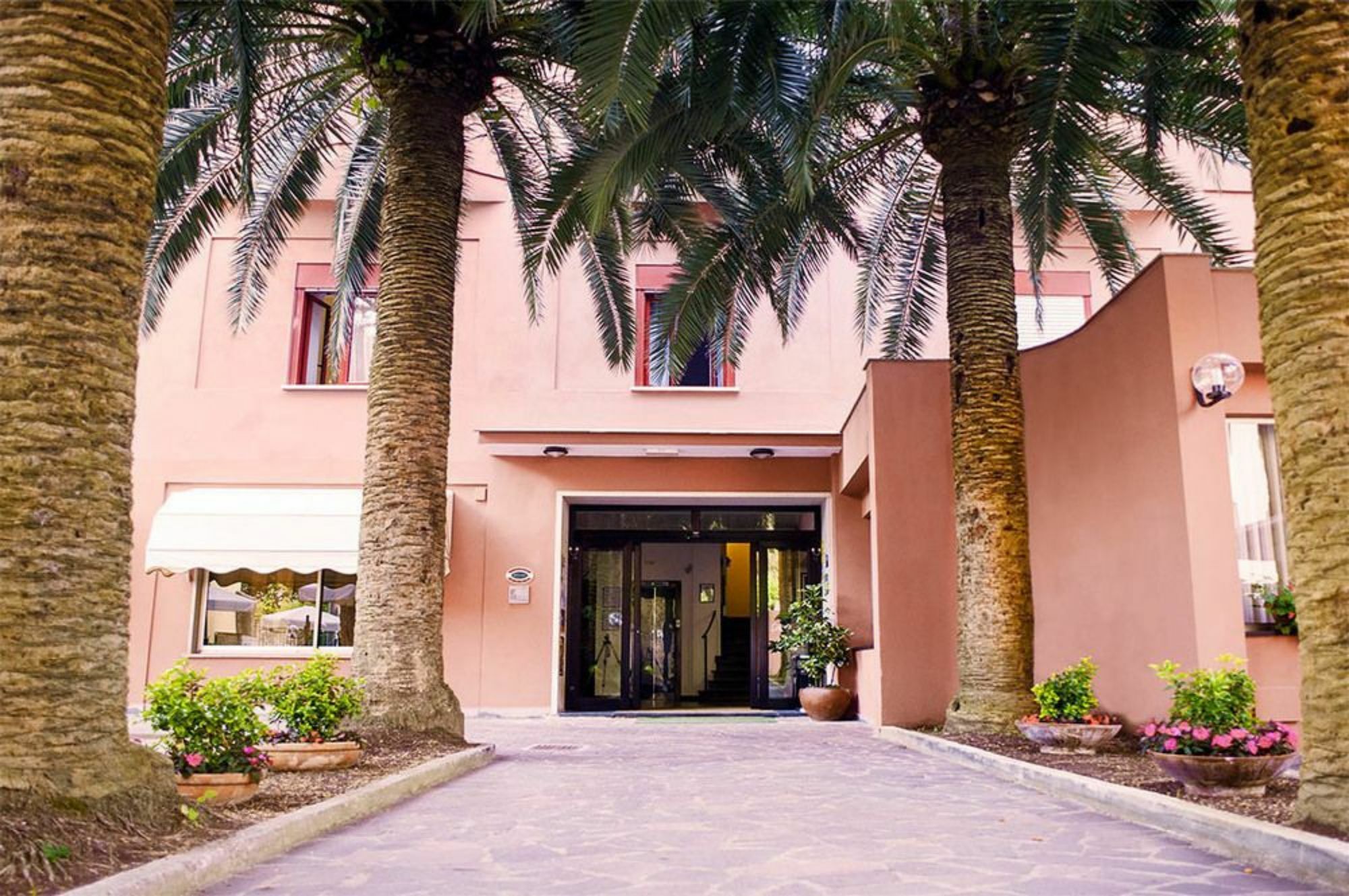 Hotel Palme Μοντερόσο αλ Μάρε Εξωτερικό φωτογραφία